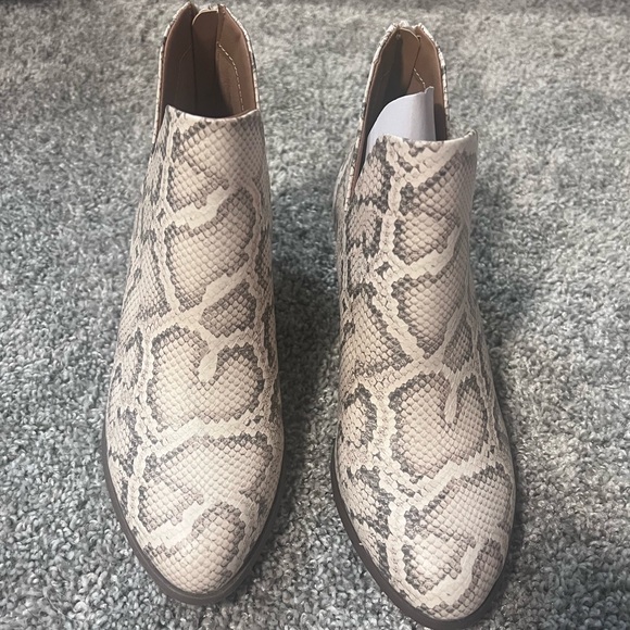 ankle boots - Picture 6 of 8